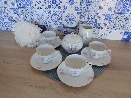 Porcelánové šálky,podšálky,cukorníčka,mliekovník., 