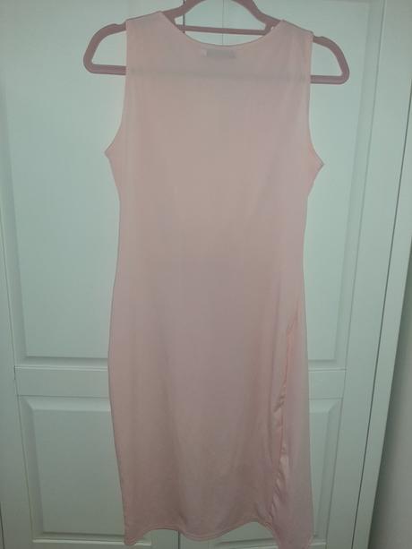 Ružové šaty, l