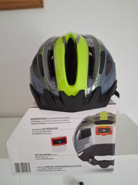Detská cyklistická prilba so zadným svetlom xs-s, xs