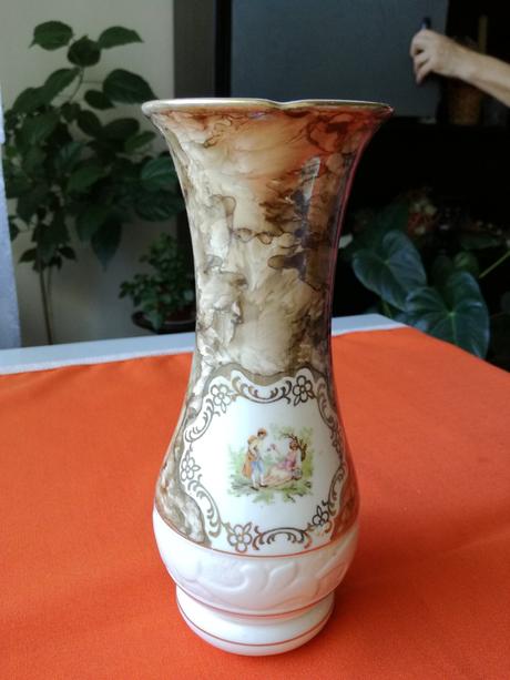 Porcelánová váza a popolník aj ako darček.,