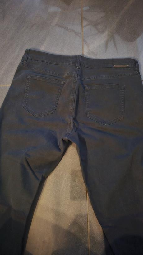 Rozšírené zvonové čierne rifle, esprit,38