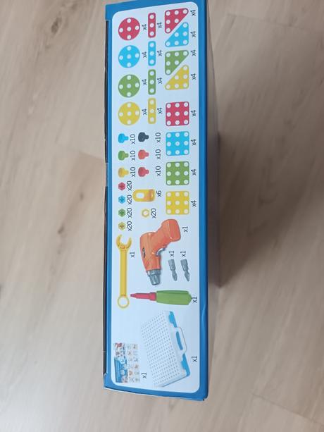 Skrutkovacia stavebnica s vŕtačkou, 