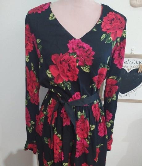 Kvetovane šaty s krajkou, 36