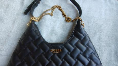 Kabelka s peňaženkou, guess