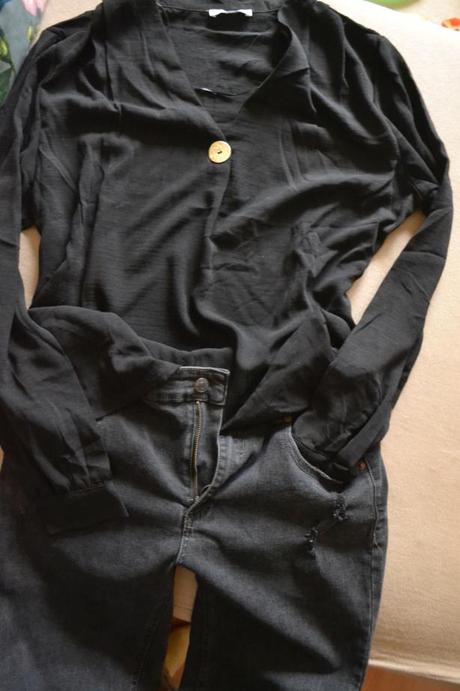 Dlhšia sýtočierna raz použitá blúzka s/l, m