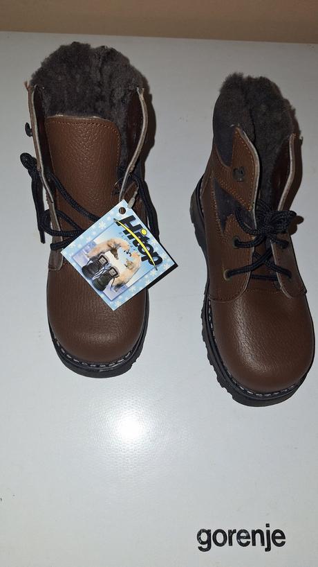 Slovenske zimne topanky, 32