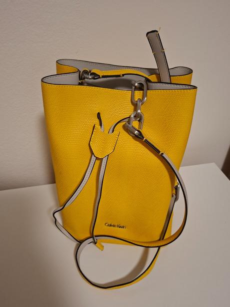 Darujem kabelku, calvin klein