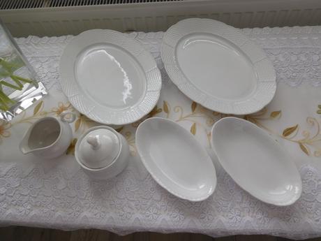Tanier oval 2x +mliekovník+cukorníčka+tanierik 2x, 