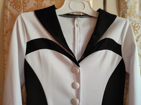 Kostýmové šaty peplum, 38