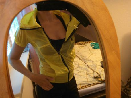 Extravagantná vestička, s