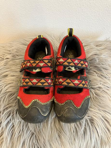 Dievčenské sandále new balance, 33