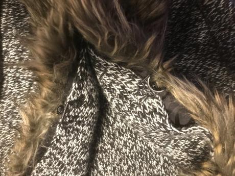 Sveter s umelou kozusinou zn. guess, guess,s