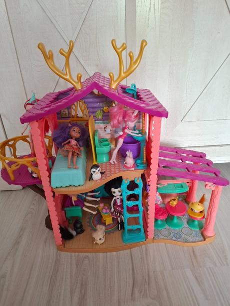 Domček +10 bábik enchantimals, 