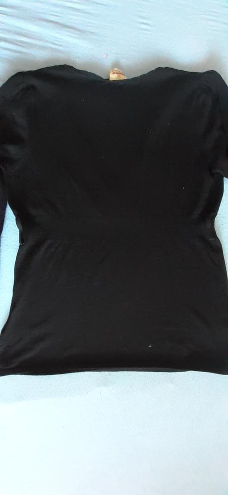 Balík oblečenia čiernej farby, 42