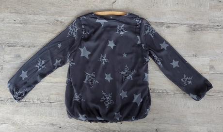 Sivá blúzka s hviezdičkami, 40