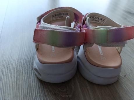 Dievčenské športové sandálky, 29