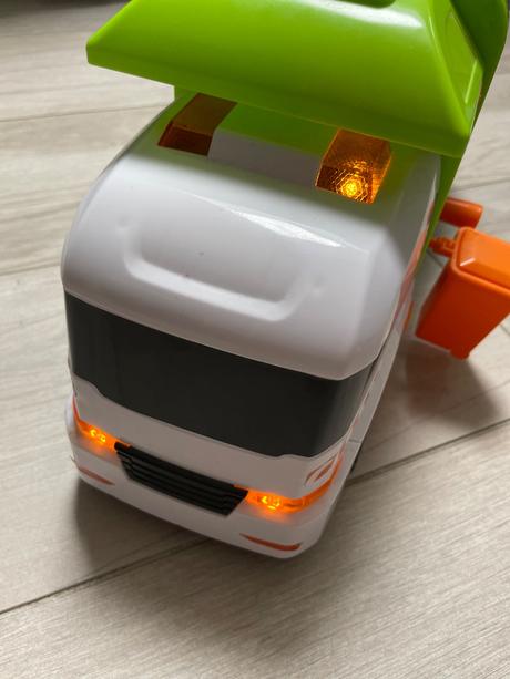 Smetiarske auto s vyklápacim kontajnerom, 