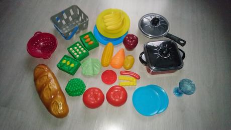 Plastová zelenina s riadom, 