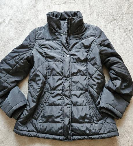 Pekná zimná šedá bunda, s