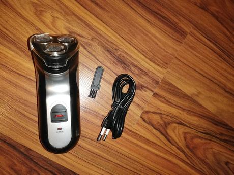 Pánsky holiaci strojček, 