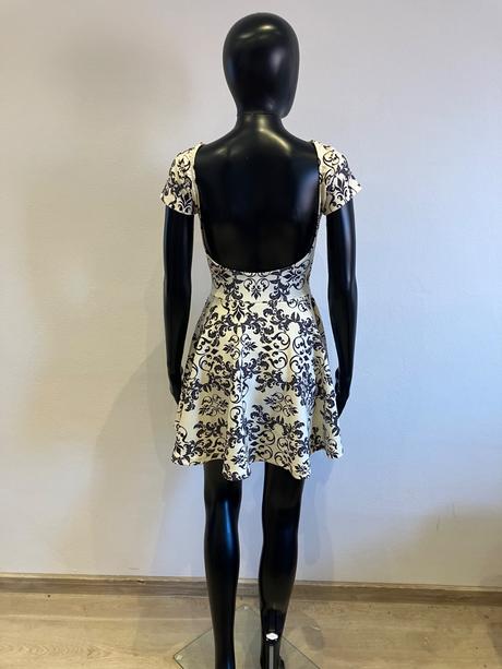 Dámske elegantné šaty vzorované (m), m