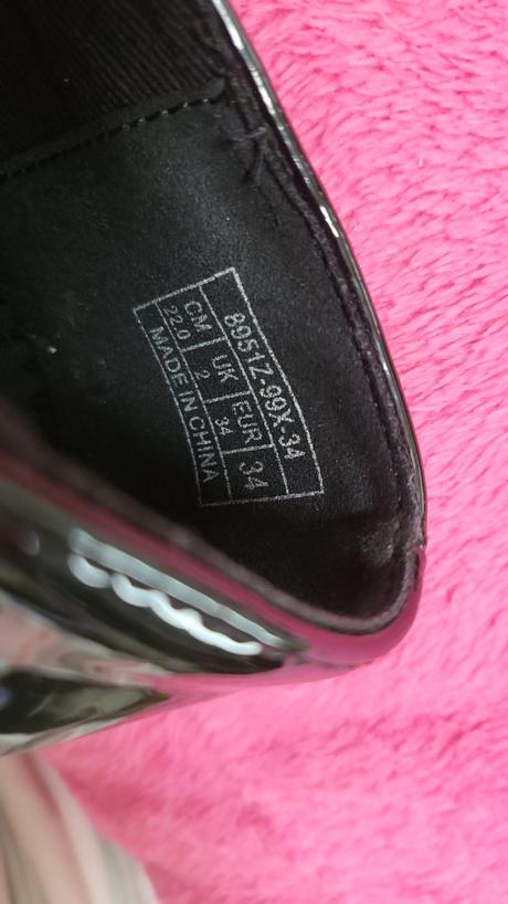 Cierne lakovane sandalky, reserved,34