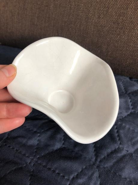 Staršia keramická váza a zvlnená miska, 