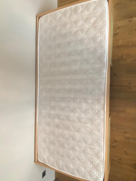 Posteľ, šírka (cm): 90,dĺžka (cm): 200