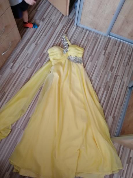 Spolocenske saty, 34