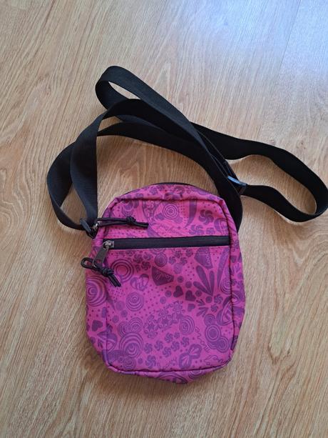 Taštička cez rameno, 