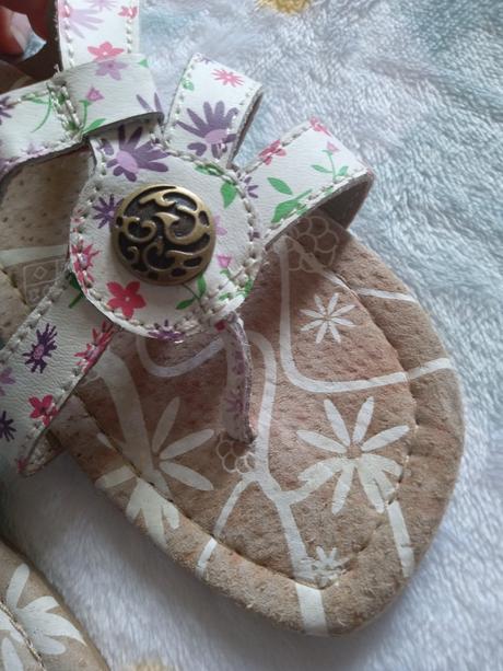 Dievčenské plážové žabky, 30