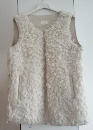 Pekná zaujímavá vesta, s