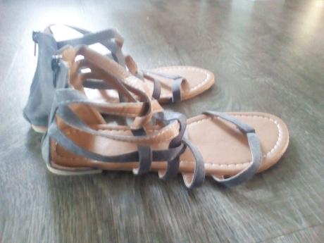 Nové sandále, 39