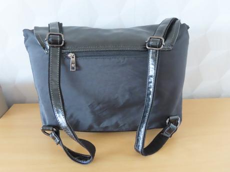 Čierny kabelkový ruksak,