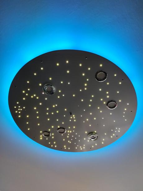 Krásne svietidlo s nocnou oblohou do detskej izby,