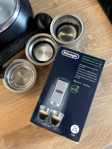 Pákový kávovar delonghi dedica, top stav,
