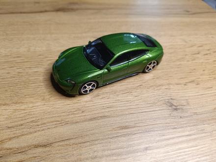 Porsche taycan turbo s - zelená metalíza - bburago,