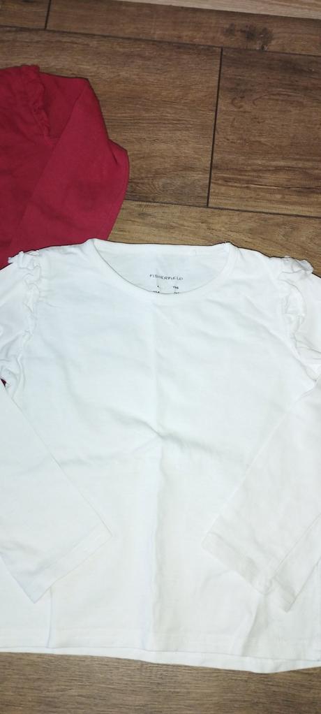 Krásne tričká s volánikmi, 104