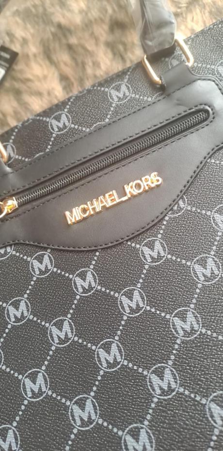 Nova čierna kabelka,