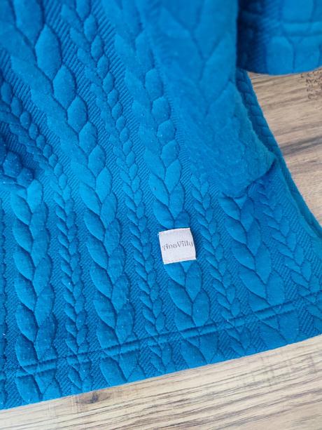 Svetríkové šaty, 140