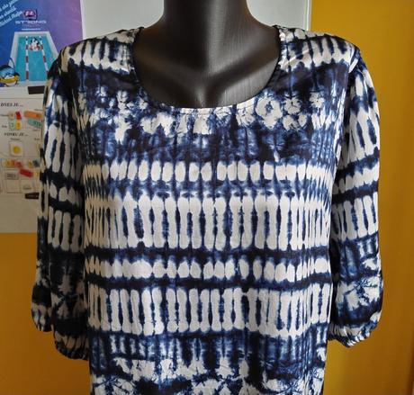 Vzorované šaty, 52