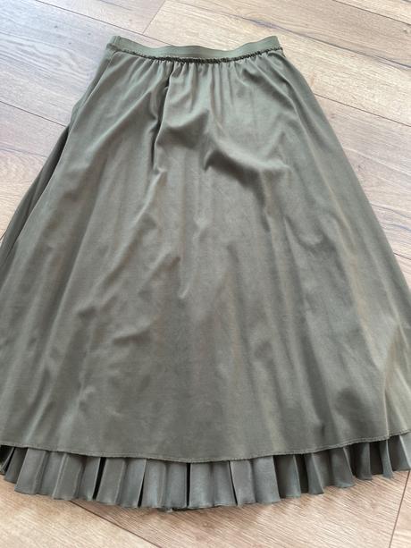 Plisovana khaki sukna, atmosphere,36