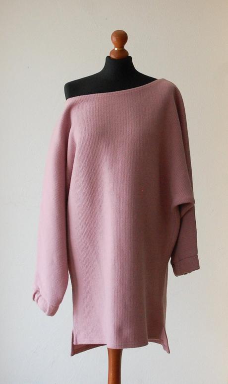 Štýlové pletené svetrové šaty na jedno rameno, m