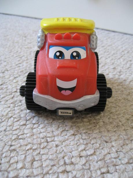 Vyklápacie auto a dopravné kuželky,