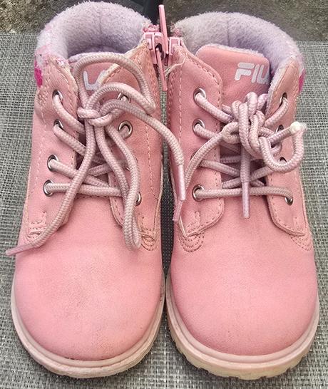 Poltopánky, fila,23