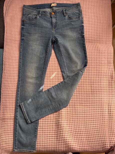 Damske skinny rifle, 42