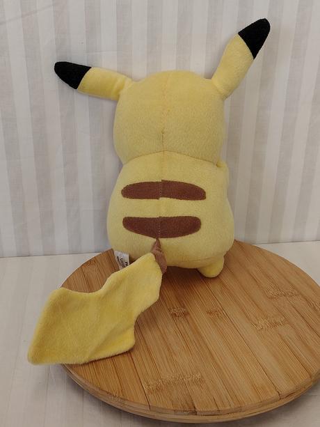 Zberateľsk plyšák pikachu tomy nintendo retro 2017,