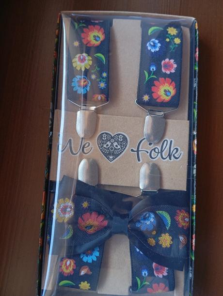 Folklórne traky + motýlik,