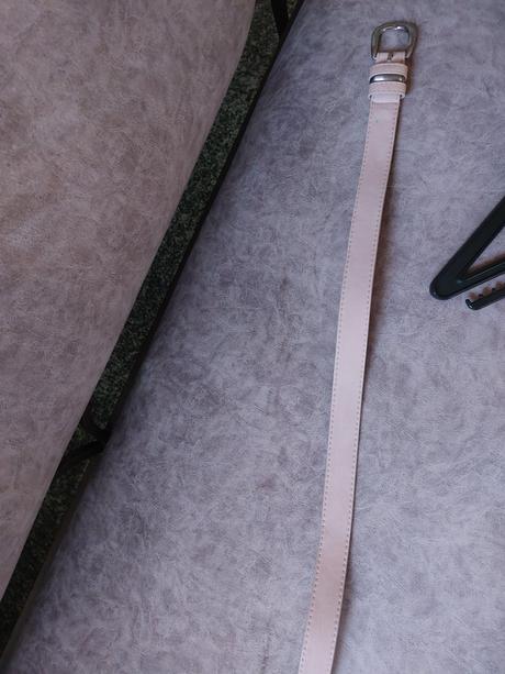 Dámske nohavice a reserved opasok, 38