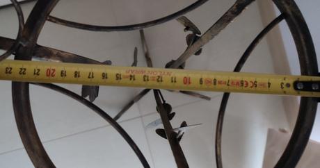 Kovový dekoračny stojan na kvety, 